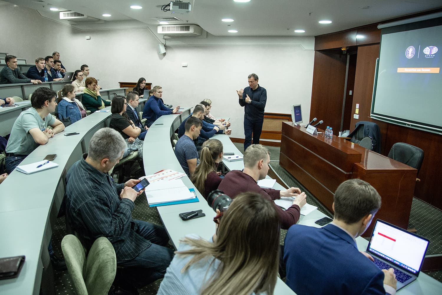 Сергей Кущенко выступил с лекцией в МГИМО на тему «Баскетбол как бизнес»