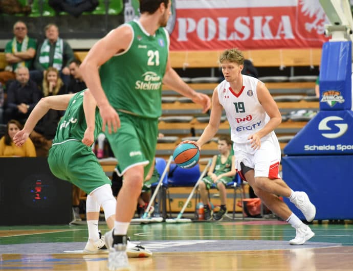 Lokomotiv withstand in Poland and keep third spot