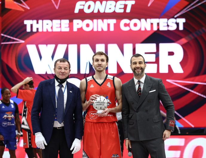 Artem Komolov wins three-point shootout contest at Moscow All-Star Game