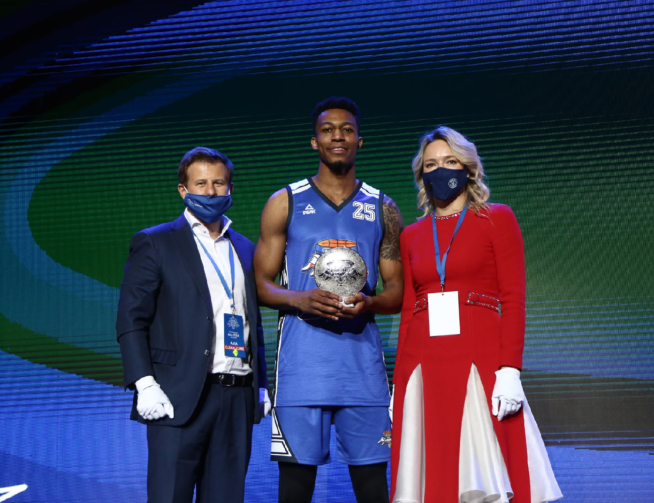 Tyus Battle wins slam dunk contest at All-Star Game in Moscow