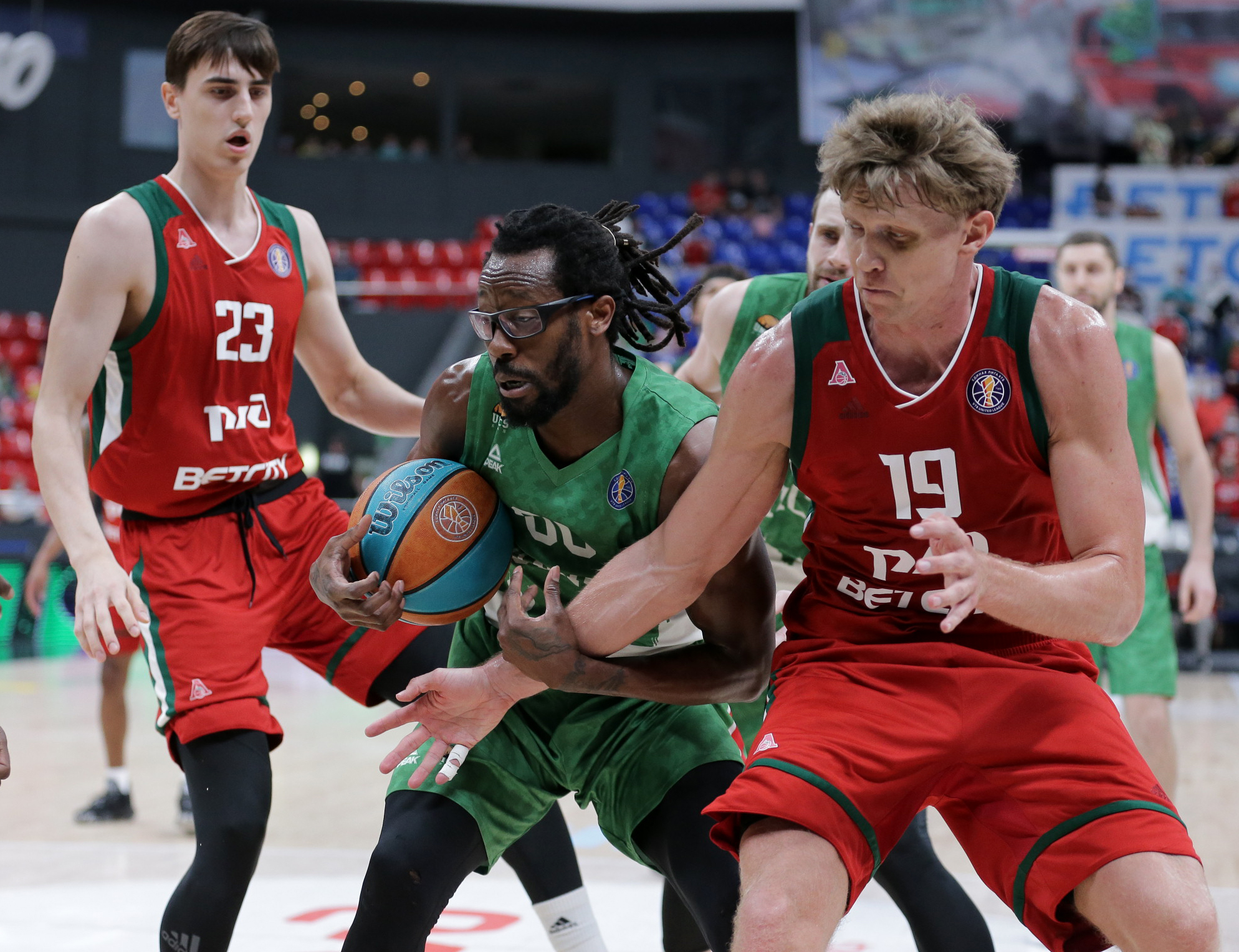 Loko come back from -19, but UNICS win and take home court advantage