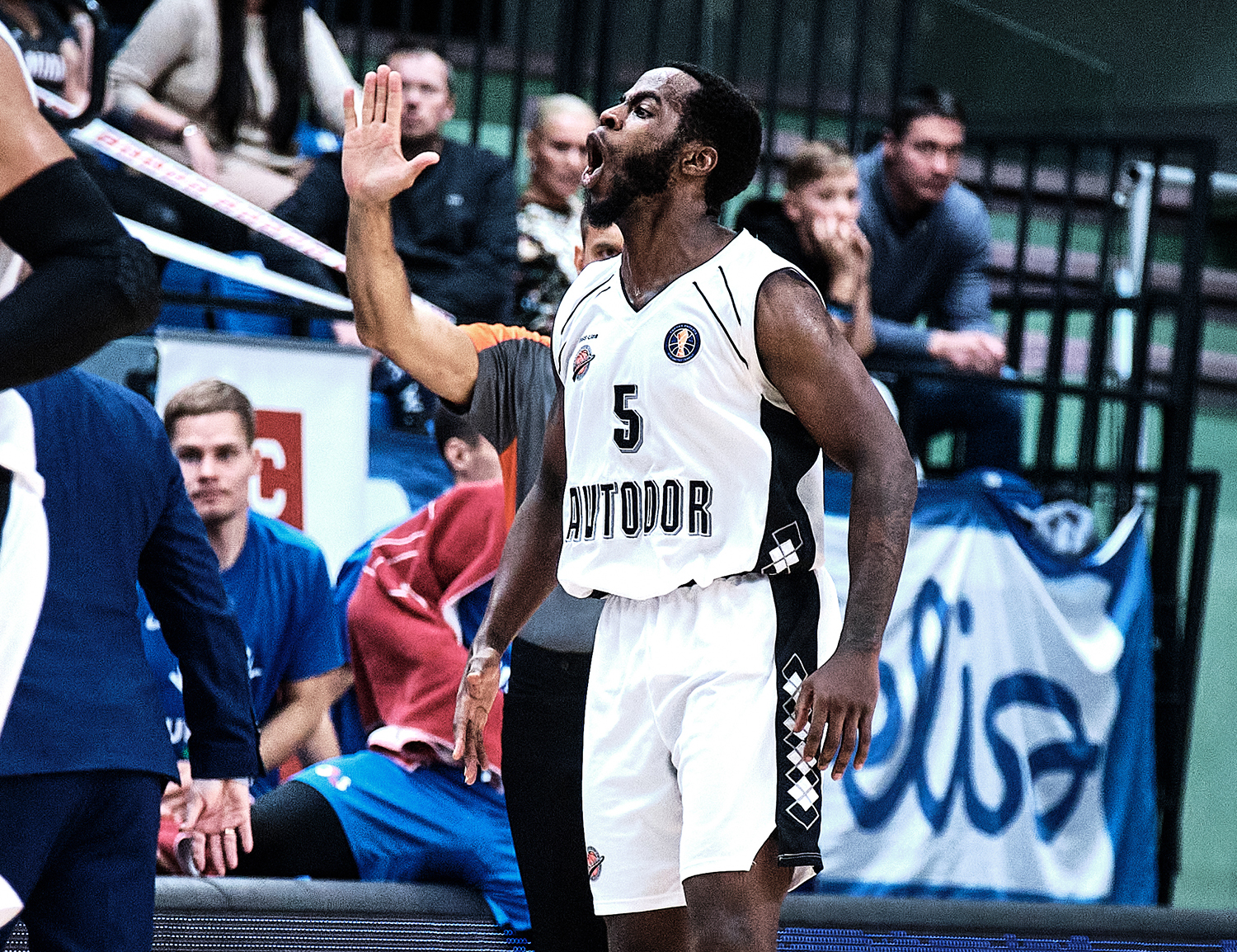 Kenny Chery vs. Kalev. VIDEO