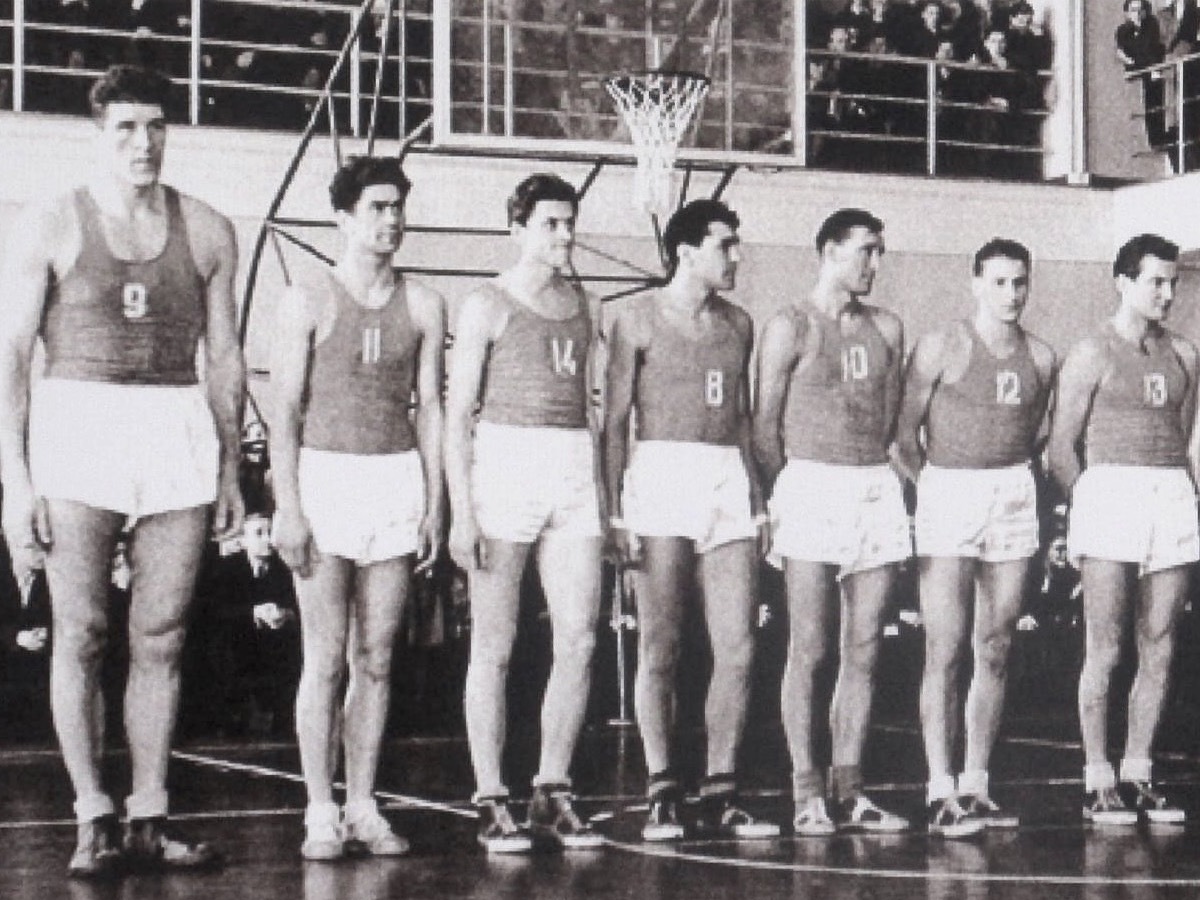 1958 год. XXV чемпионат СССР. Золотые медали в серебряную корзину