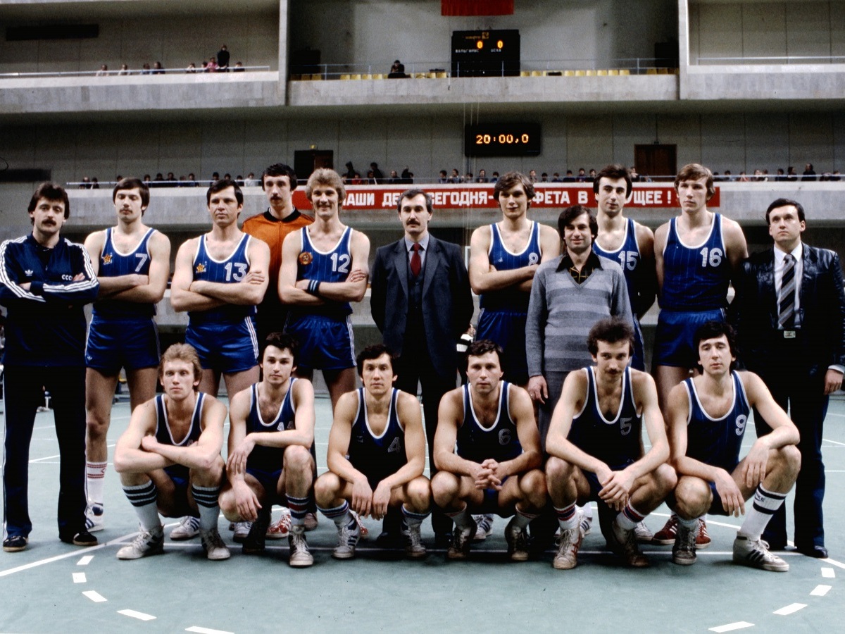 1981-1982. XLIX чемпионат СССР. Белов начинает с победного дубля