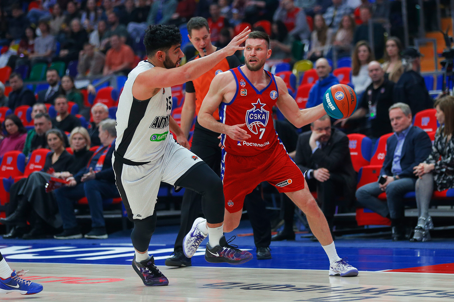 ЦСКА победил «Автодор» и сохранил 1-е место
