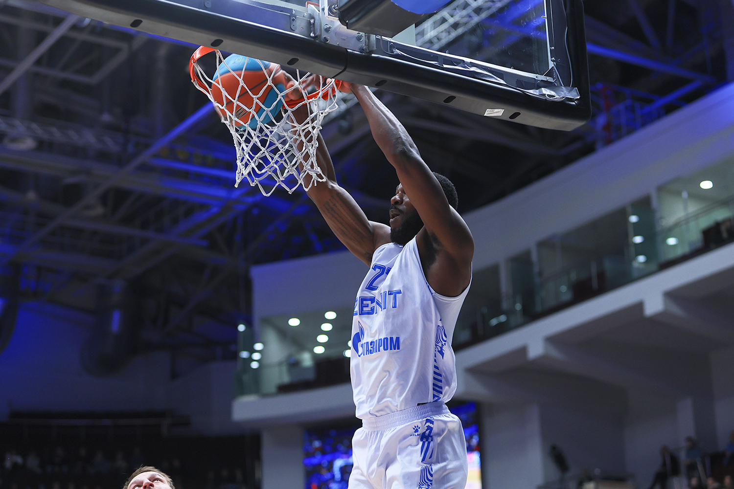 Zenit congratulates Pascual on jubilee and comes close to winning regular season
