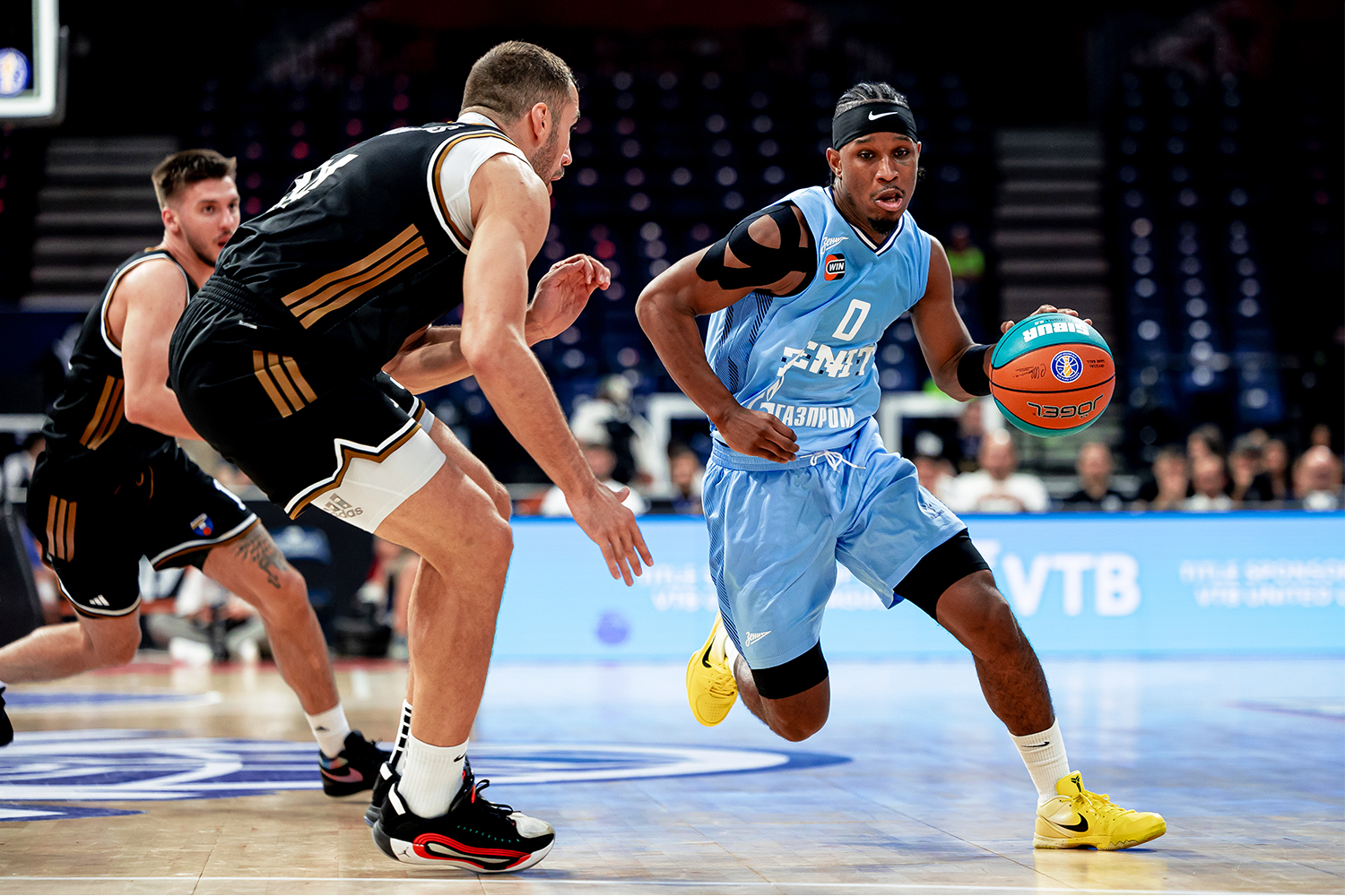 «Зенит» вырвал победу у «Дубая» и стал вторым финалистом Суперкубка