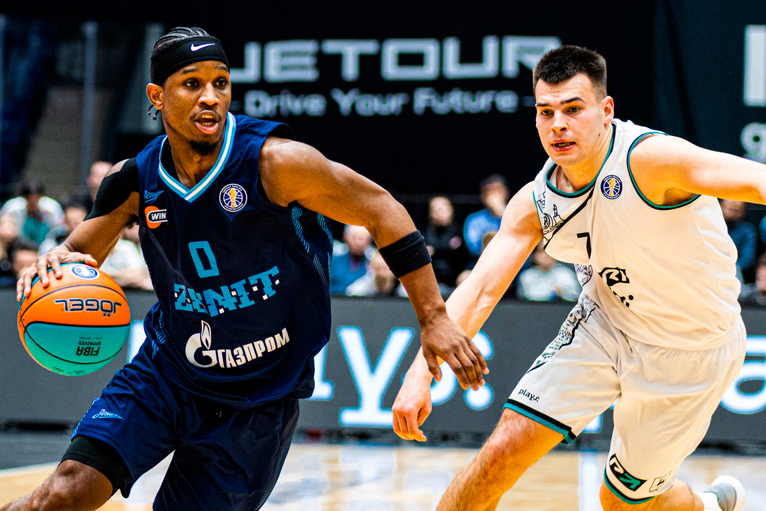 Zenit returns to top of the standings after defeating Pari NN