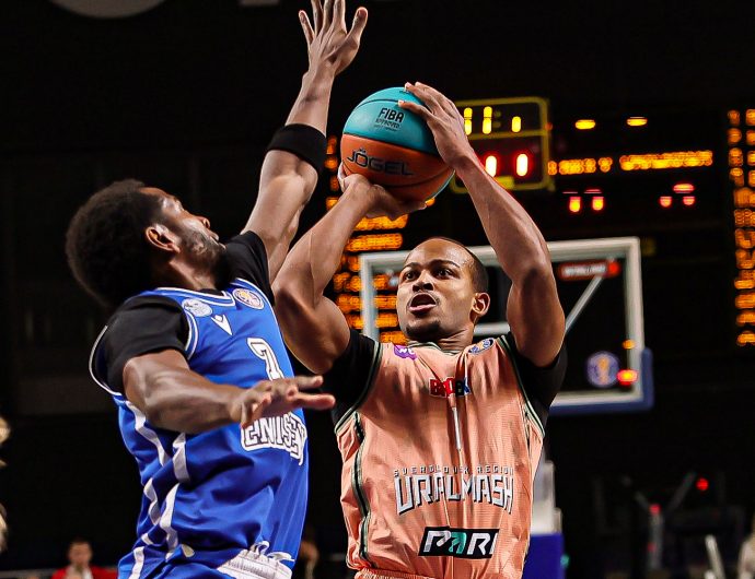 «Уралмаш» побеждает в первом овертайме сезона