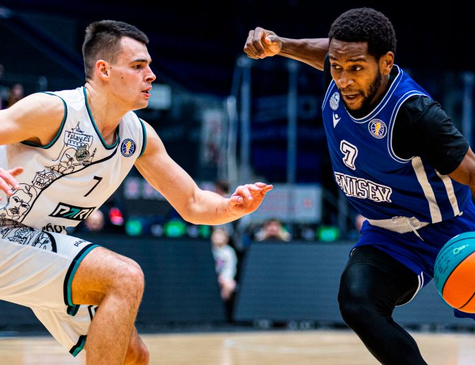 «Енисей» одержал первую победу в сезоне в Нижнем Новгороде