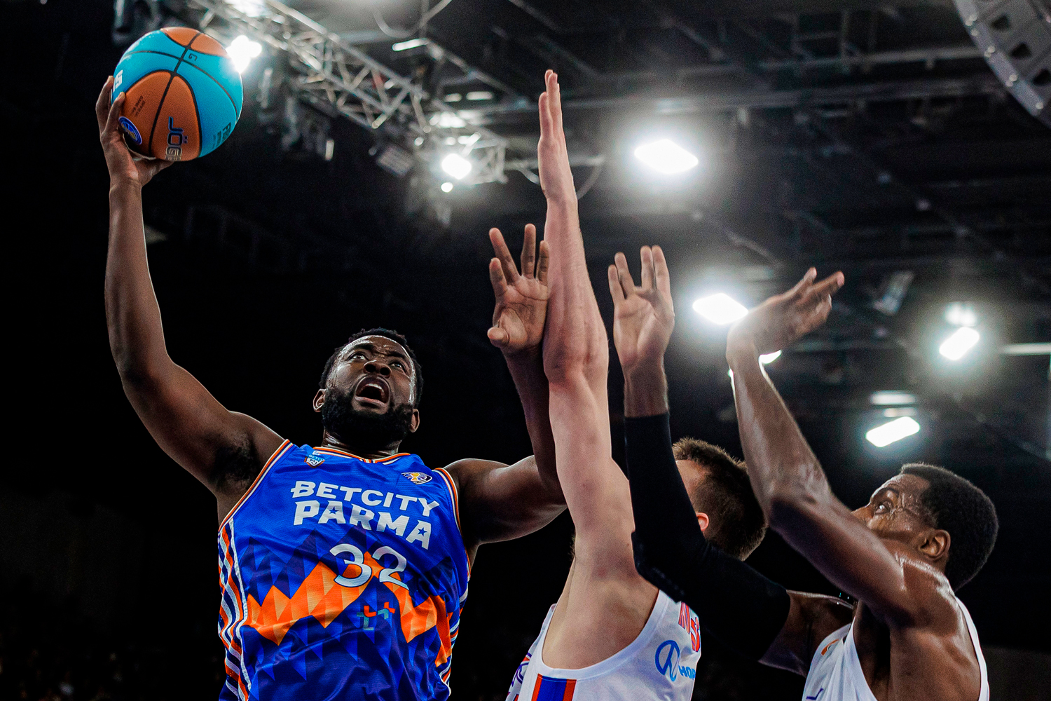 «БЕТСИТИ ПАРМА» одолела действующего чемпиона в переполненном «Молоте»🔥