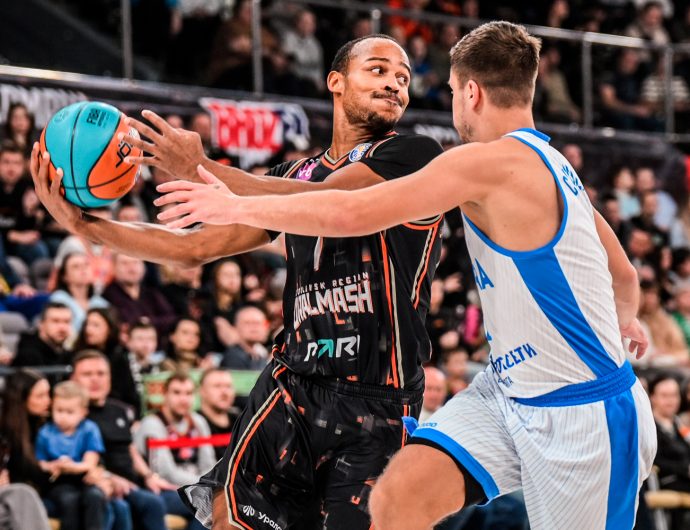 «Уралмаш» одержал непростую победу над «Самарой»