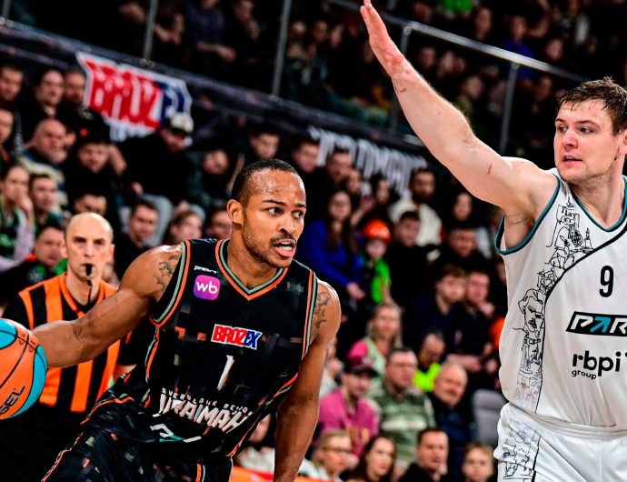 Нэвелс принес «Уралмашу» победу над «Пари НН»