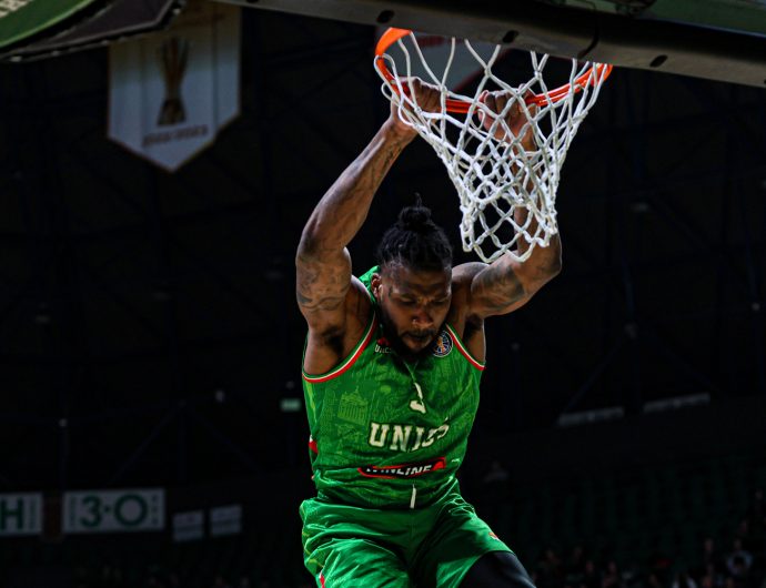 УНИКС продолжил серию домашних побед в матче с «Зенитом»