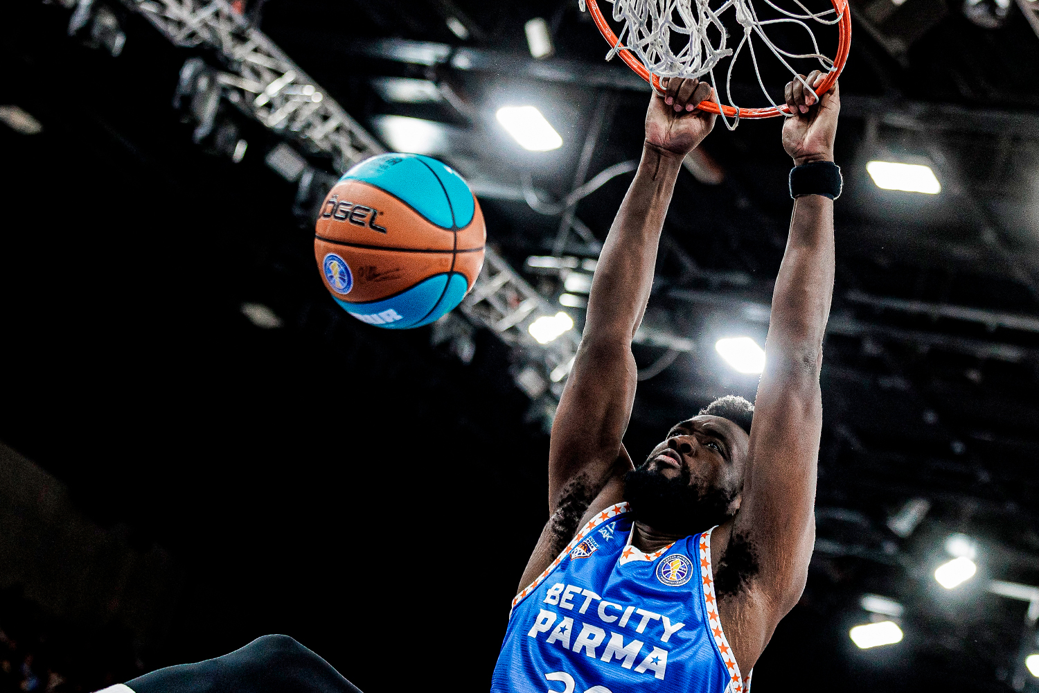 «ПАРМА» дома уверенно обыграла «Енисей»