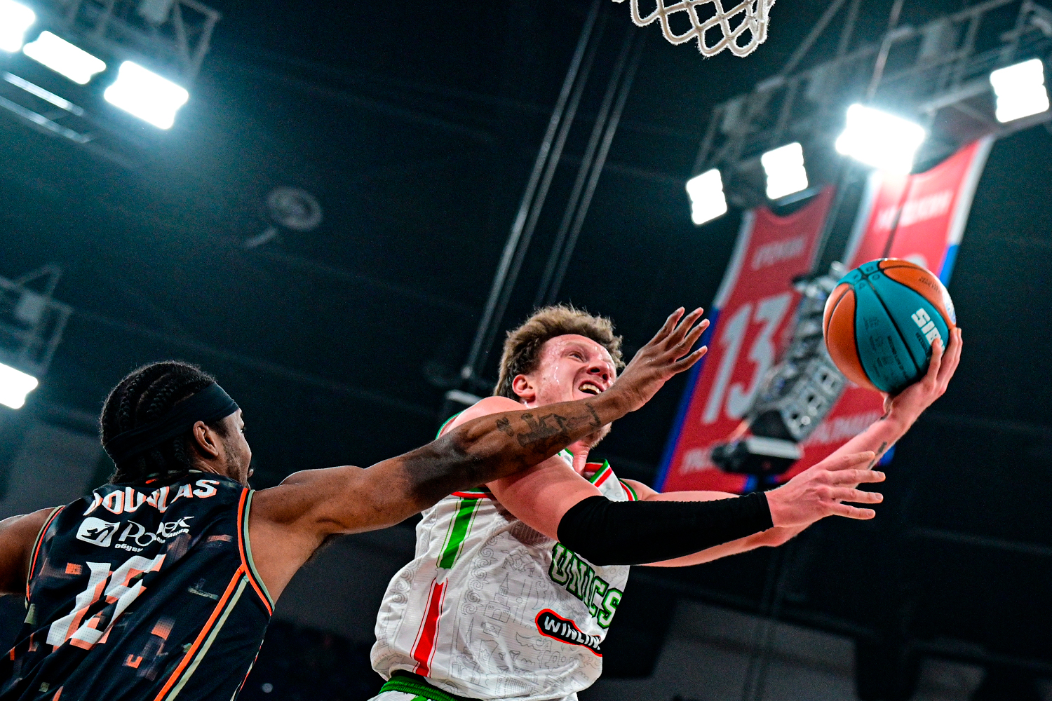 УНИКС набрал «сотню» и обыграл «Уралмаш»