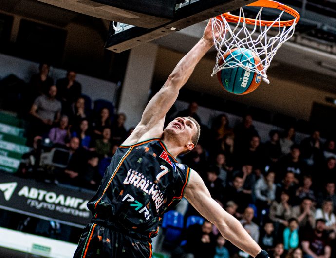 «Уралмаш» прервал серию поражений в драматичной концовке в Нижнем