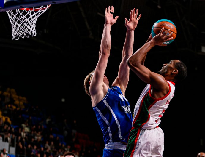 «Енисей» победил «Локо» в первом матче Томовича