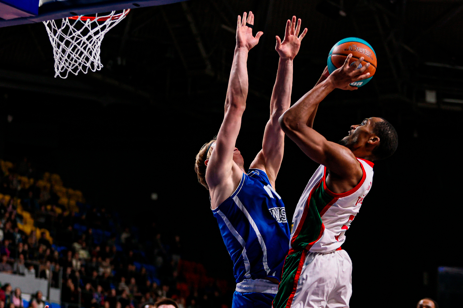 «Енисей» победил «Локо» в первом матче Томовича