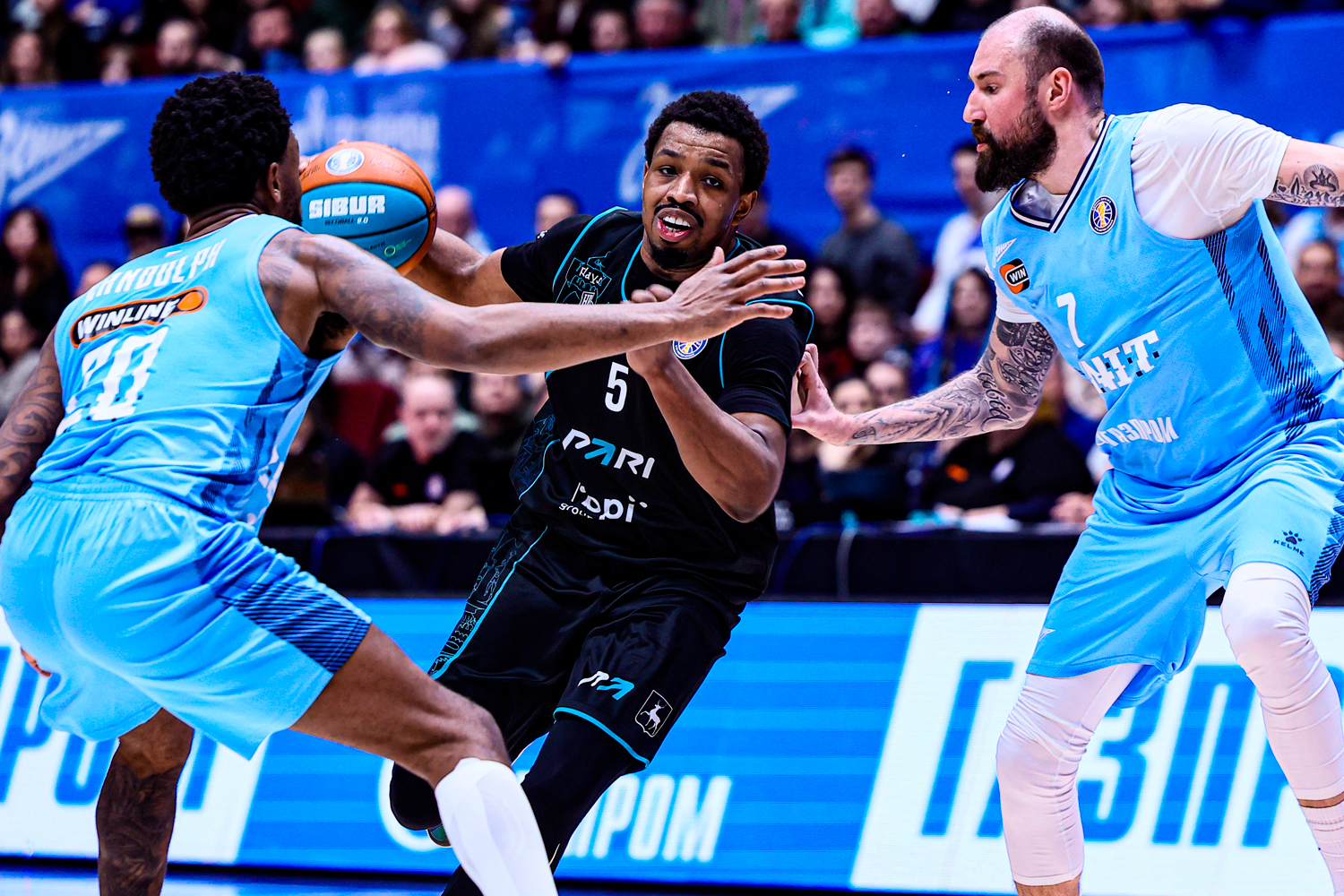 18 «трешек» принесли «Пари НН» победу над «Зенитом»