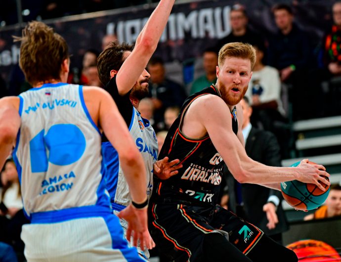 «Уралмаш» победил «Самару» в дебютной игре Юдина