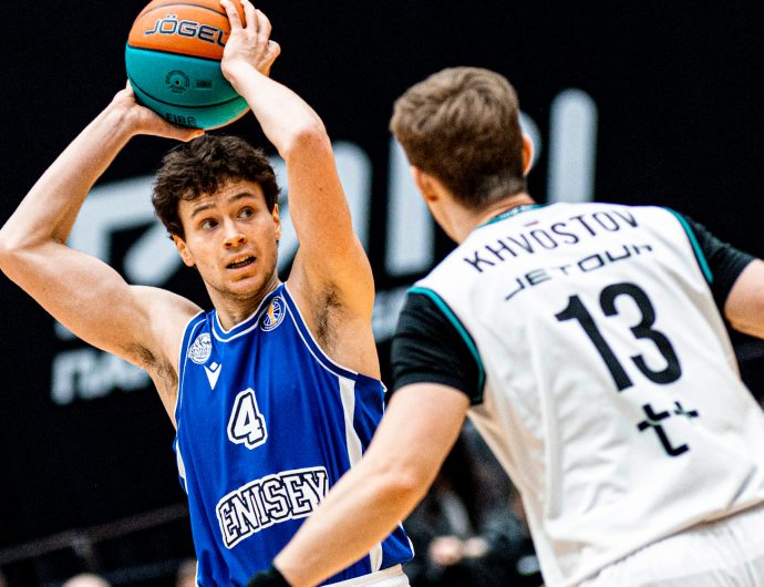 «Енисей» одержал победу в борьбе за плей-офф в Нижнем