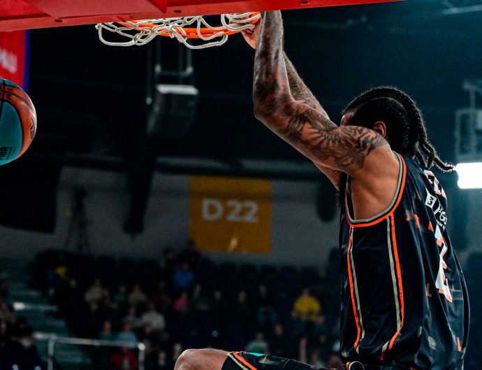 «Уралмаш» победил «Енисей» и приблизился к сибирякам в таблице