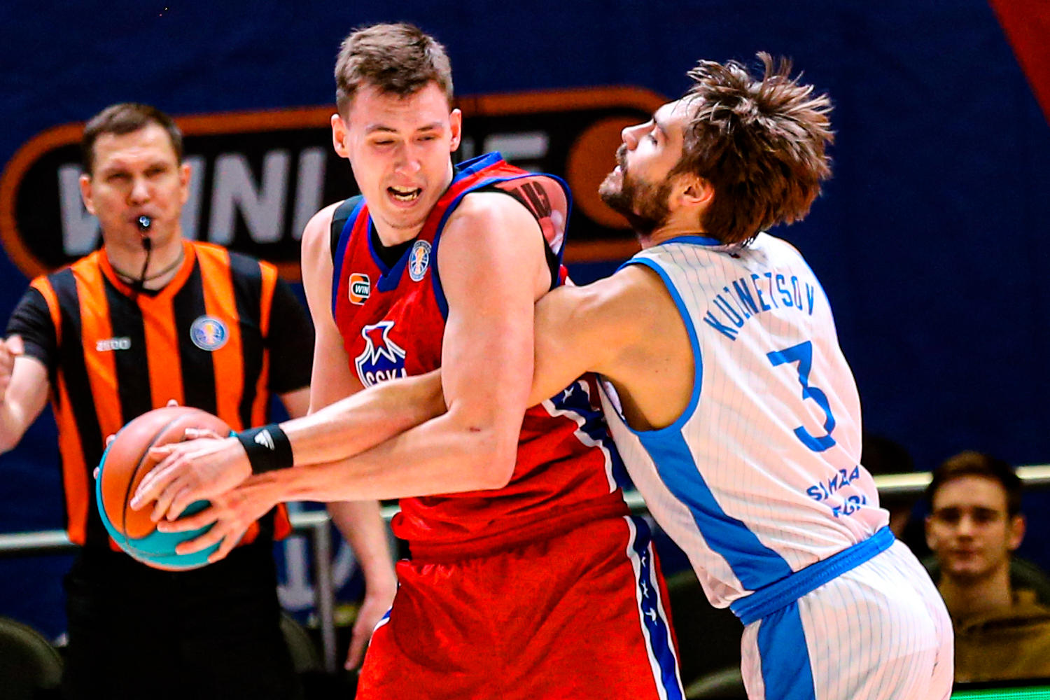 ЦСКА вернулся на 1-е место в таблице