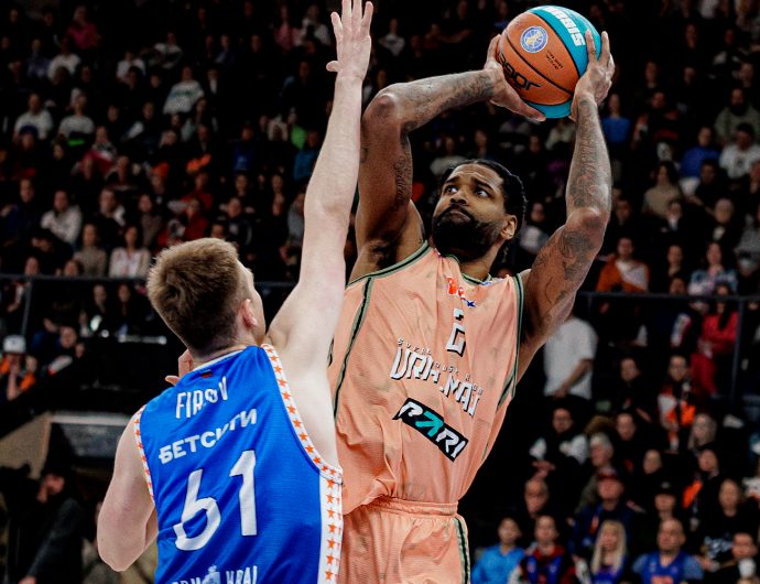 Уральское дерби снова без компромиссов: возвращение «ПАРМЫ» и победа «Уралмаша» в овертайме