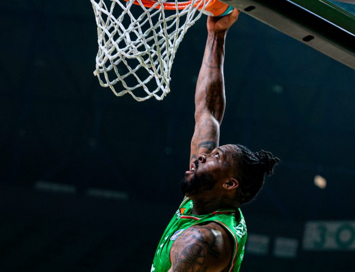 Данк Рэйнольдса принес УНИКСу победу над «ПАРМОЙ»