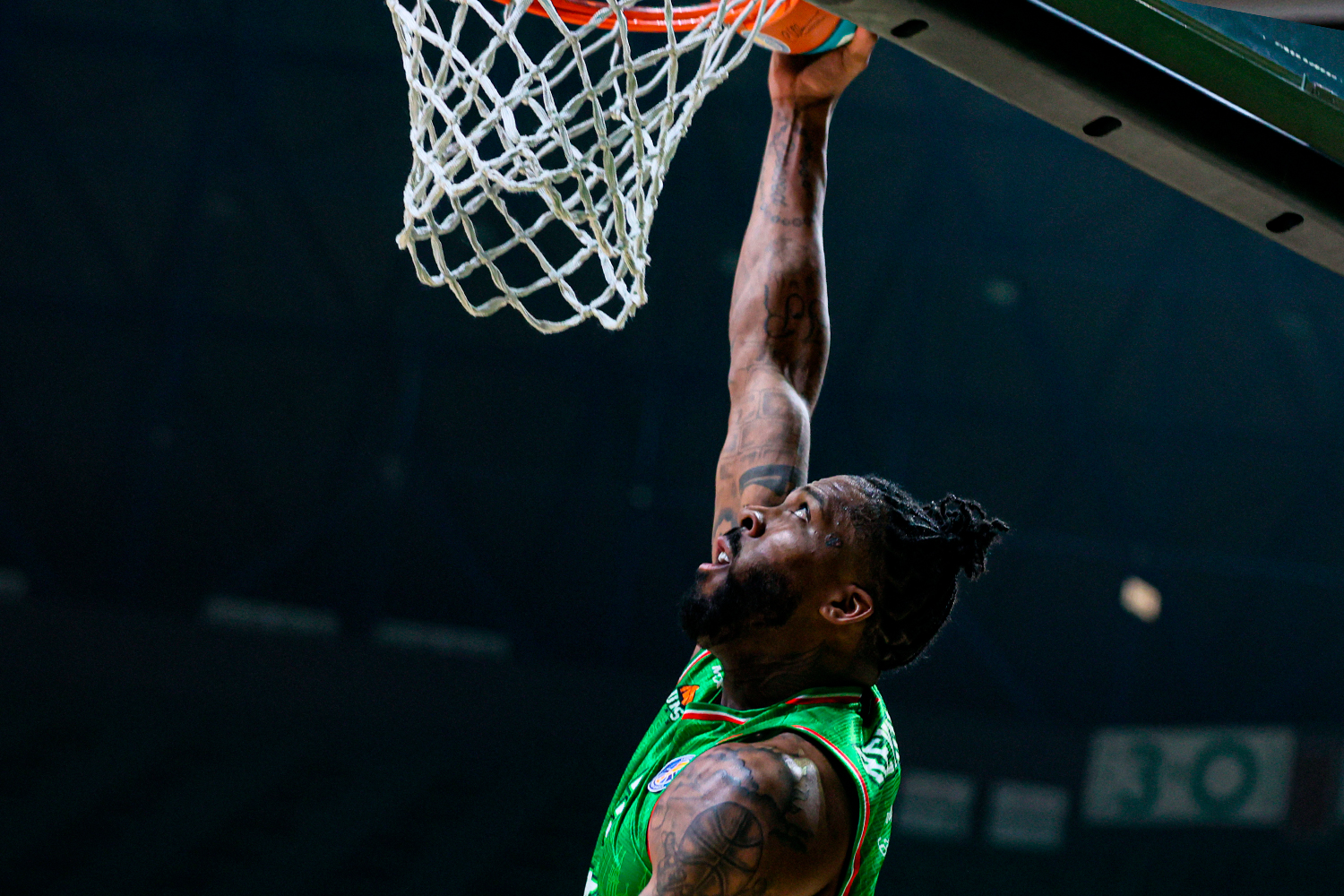 Данк Рэйнольдса принес УНИКСу победу над «ПАРМОЙ»