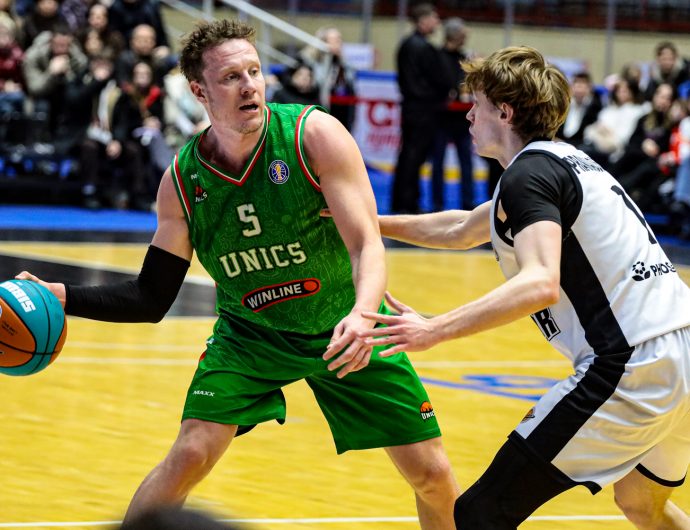 УНИКС победил в 200-м матче Рэйнольдса