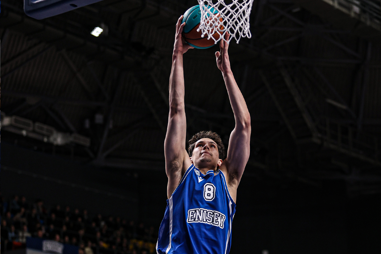 «Енисей» продлил победную серию в матче с конкурентом за плей-офф