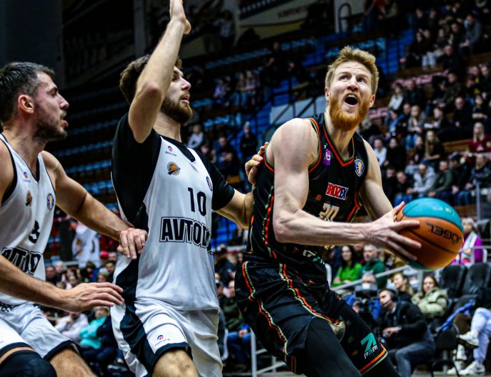 «+26» в первой четверти и уверенная победа «Уралмаша» в Саратове