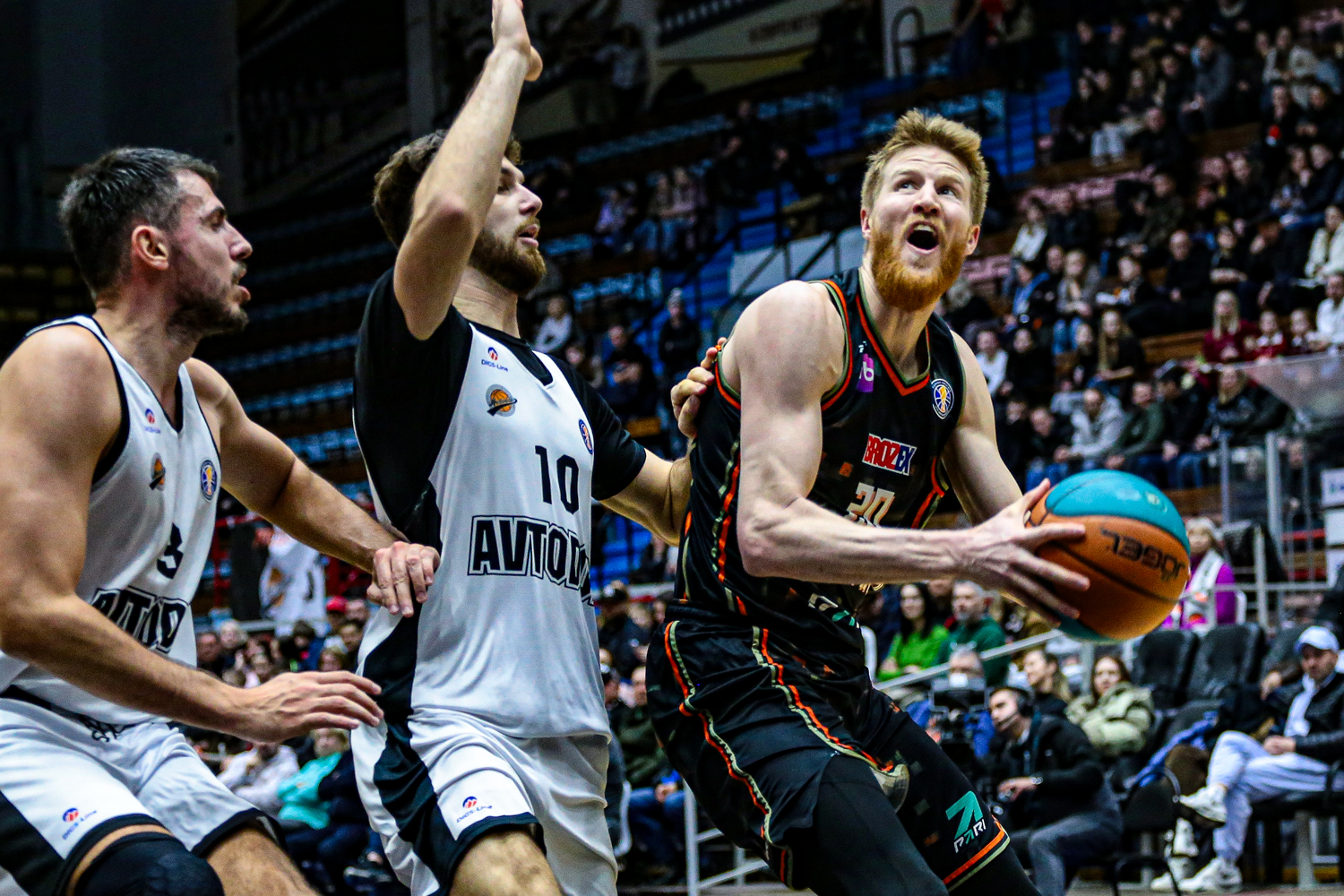 «+26» в первой четверти и уверенная победа «Уралмаша» в Саратове