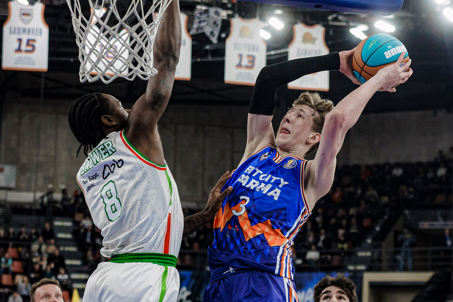 «ПАРМА» снова обыграла УНИКС в «Молоте»