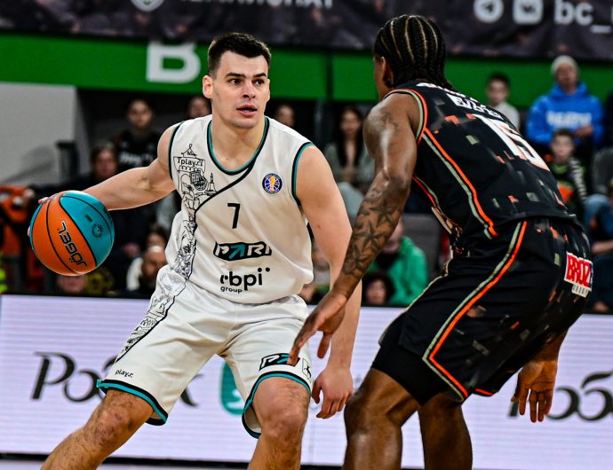 «Пари НН» впервые победил «Уралмаш»