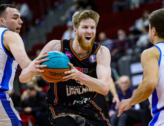 «Уралмаш» победил «Самару» и поднялся на 6-е место