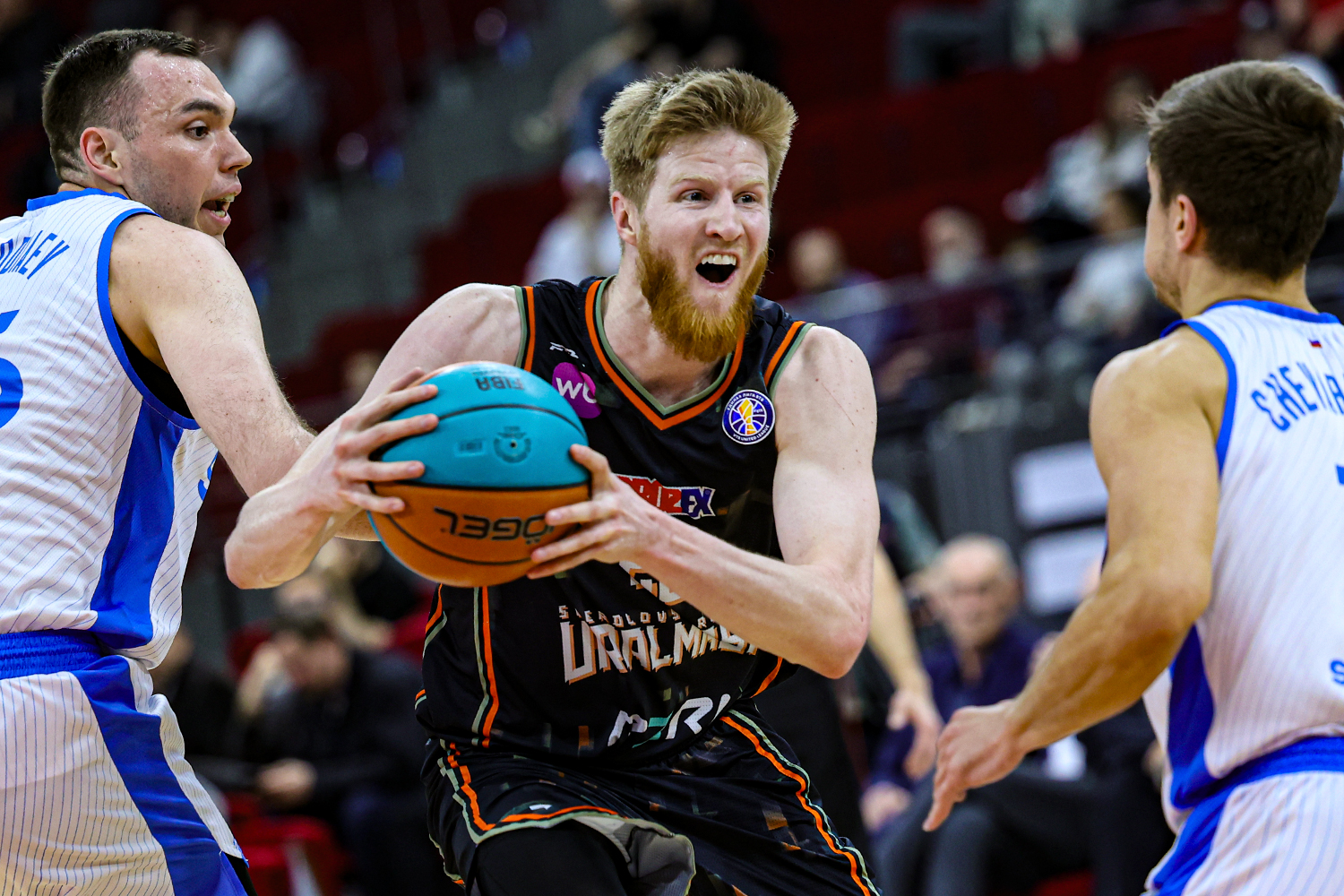 «Уралмаш» победил «Самару» и поднялся на 6-е место