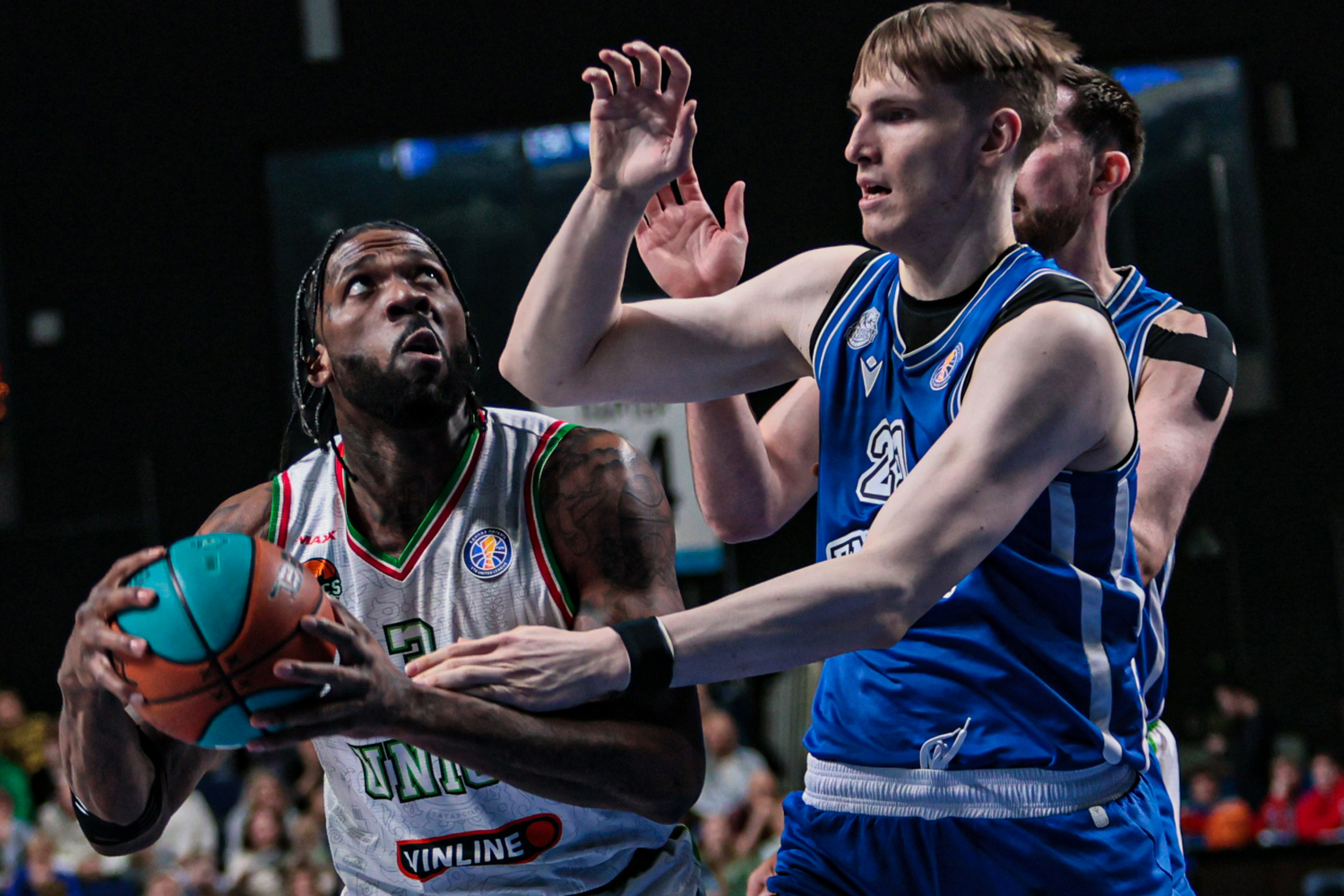 31 очко Рэйнольдса принесло УНИКСу победу в Красноярске