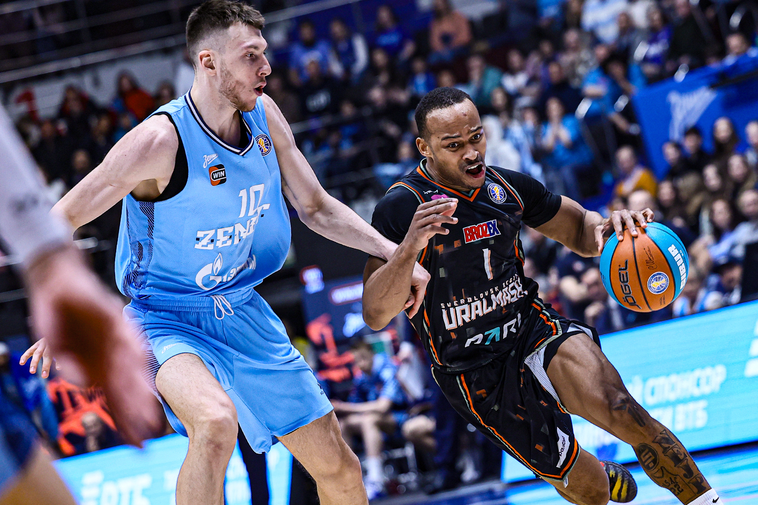 Первый матч плей-офф, первая сенсация — «Уралмаш» выигрывает в Санкт-Петербурге