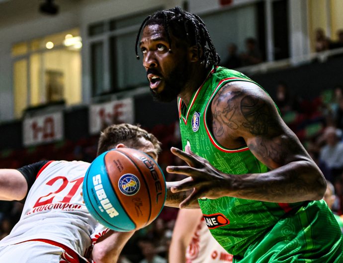 УНИКС в шаге от выхода в полуфинал