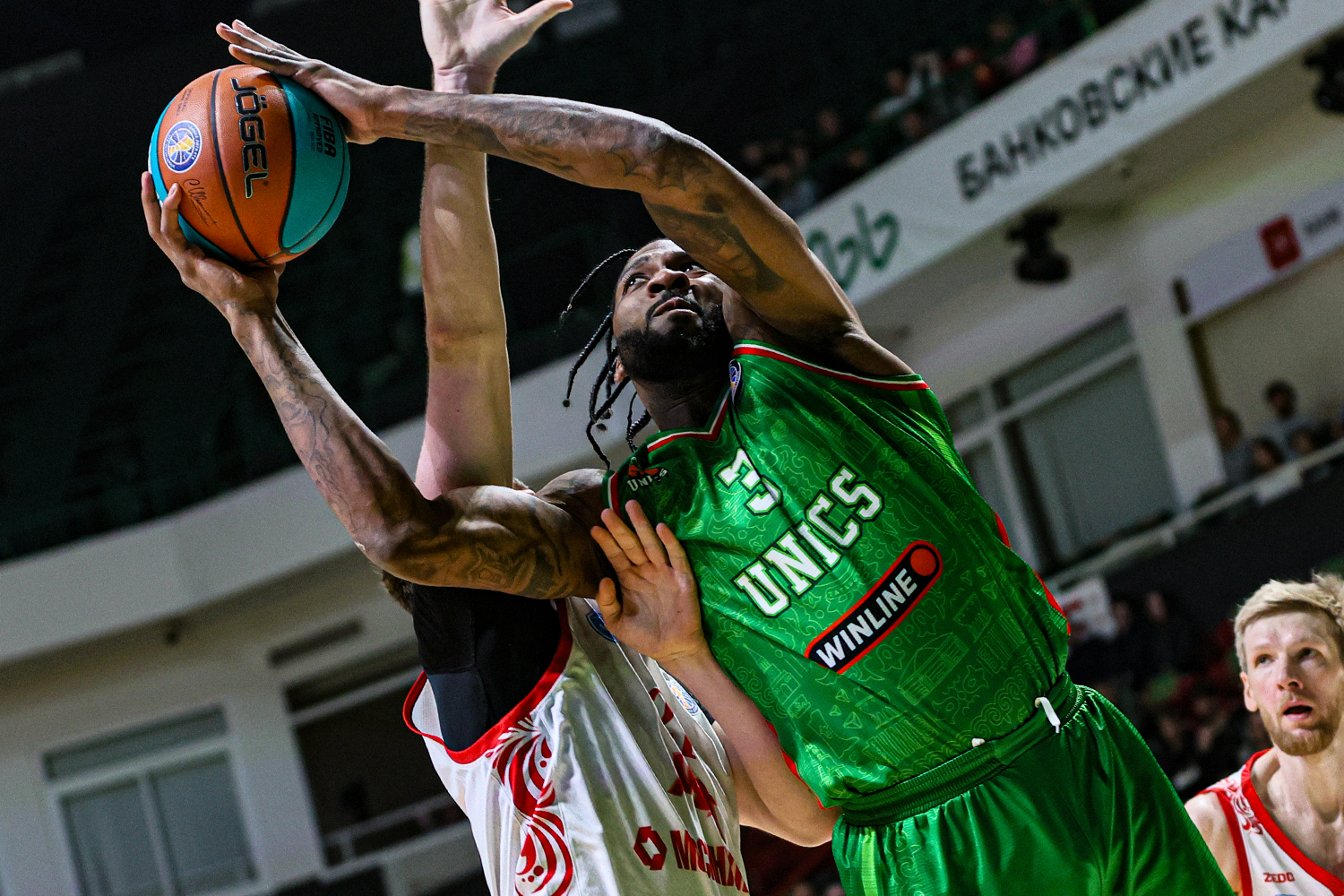 УНИКС начал борьбу за титул с уверенной победы