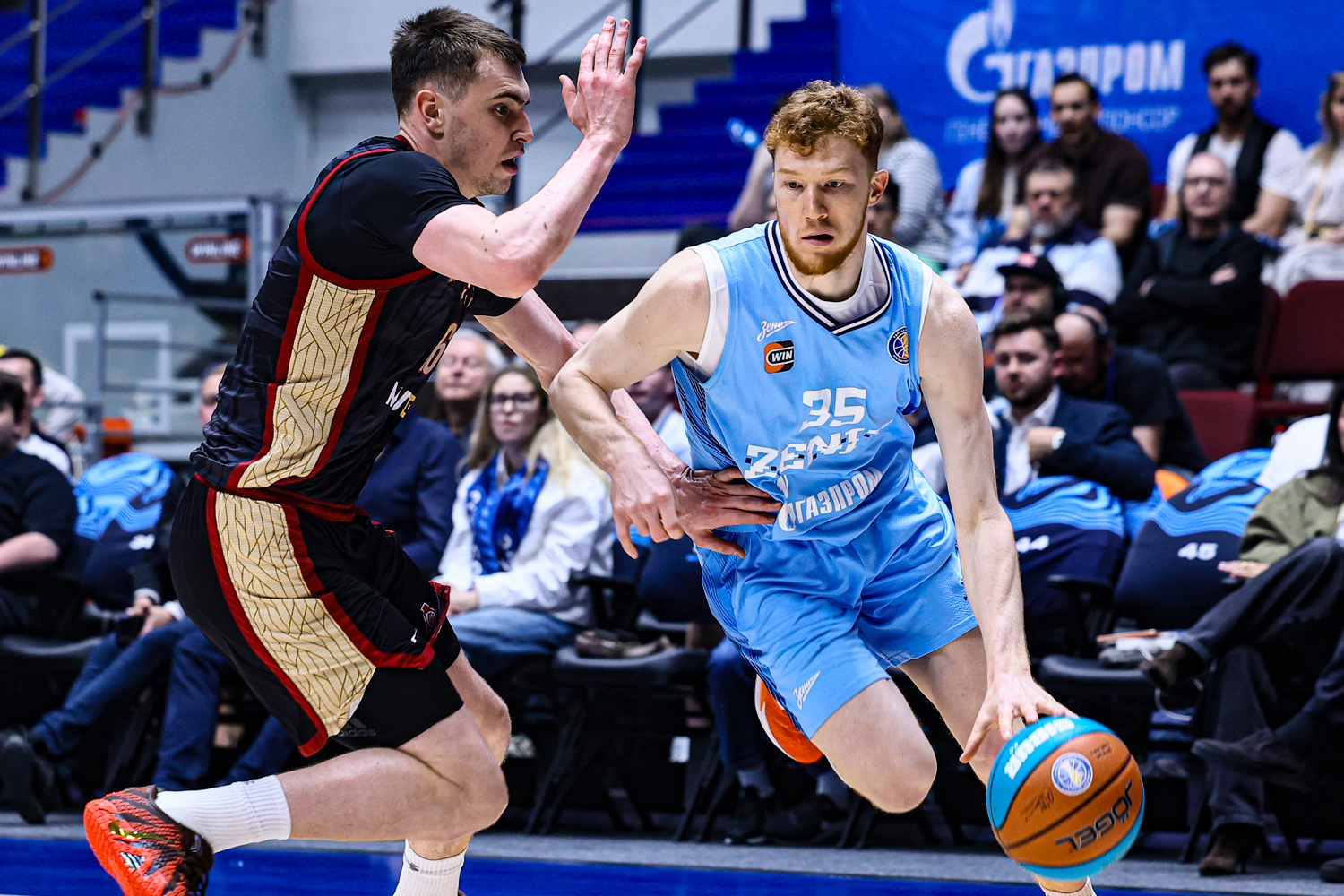 Zenit extends lead in series versus Loko