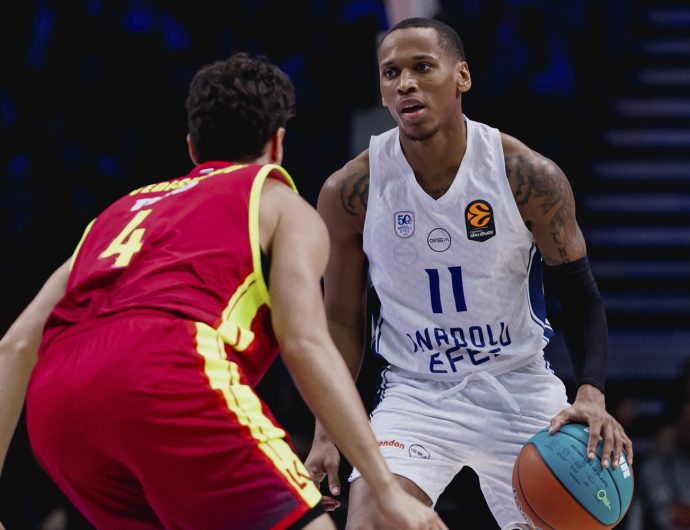 «Эфес» одолел «Локо» в финале, Майк Джеймс – MVP, у ЦСКА полный комплект медалей . Итоги четвертого дня Суперкубка